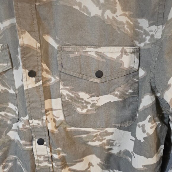 Bershka Men's Long Sleeve Camouflage Shirt - Size M - Picture 2 of 7